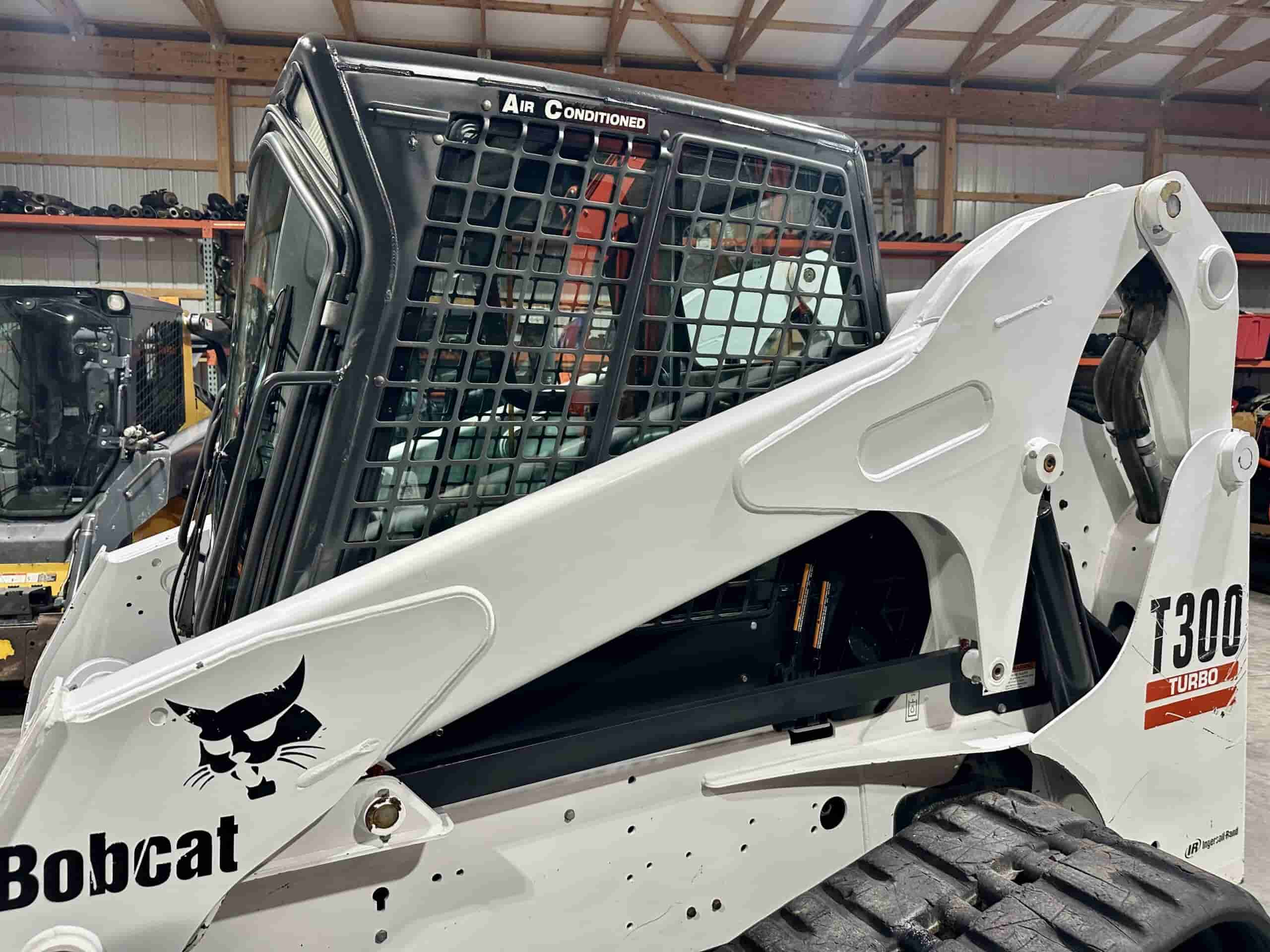 2005 BOBCAT T300
